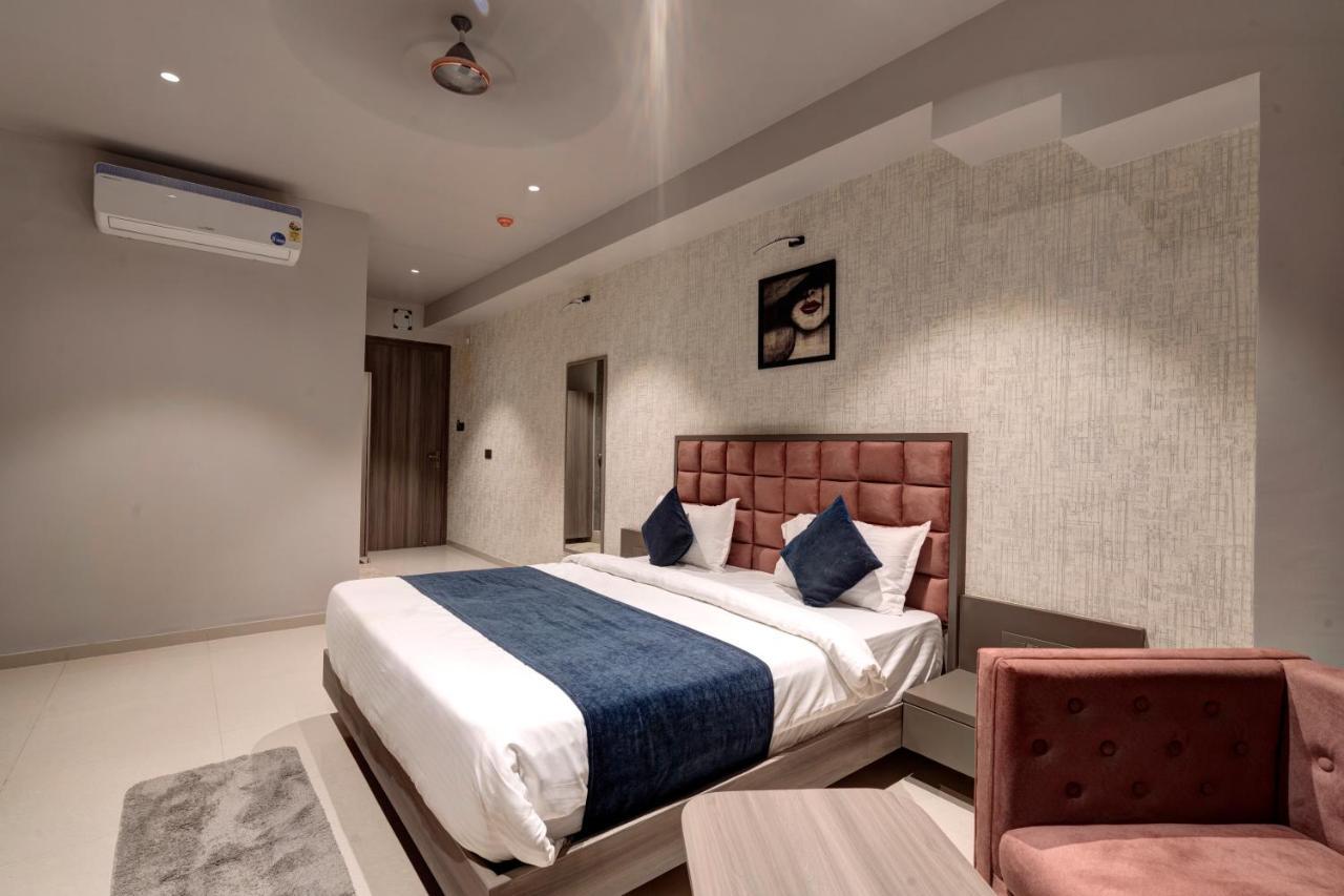 אחמדאבאד Hotel Sparsh Divine מראה חיצוני תמונה