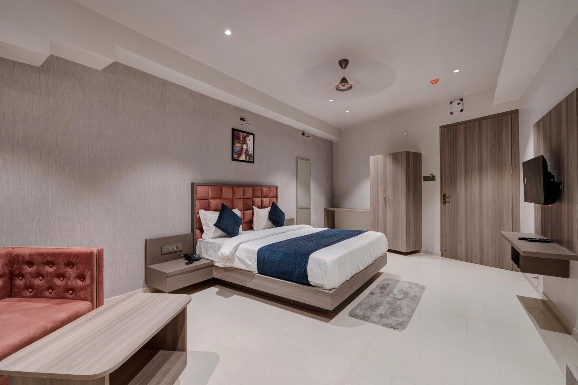 אחמדאבאד Hotel Sparsh Divine מראה חיצוני תמונה