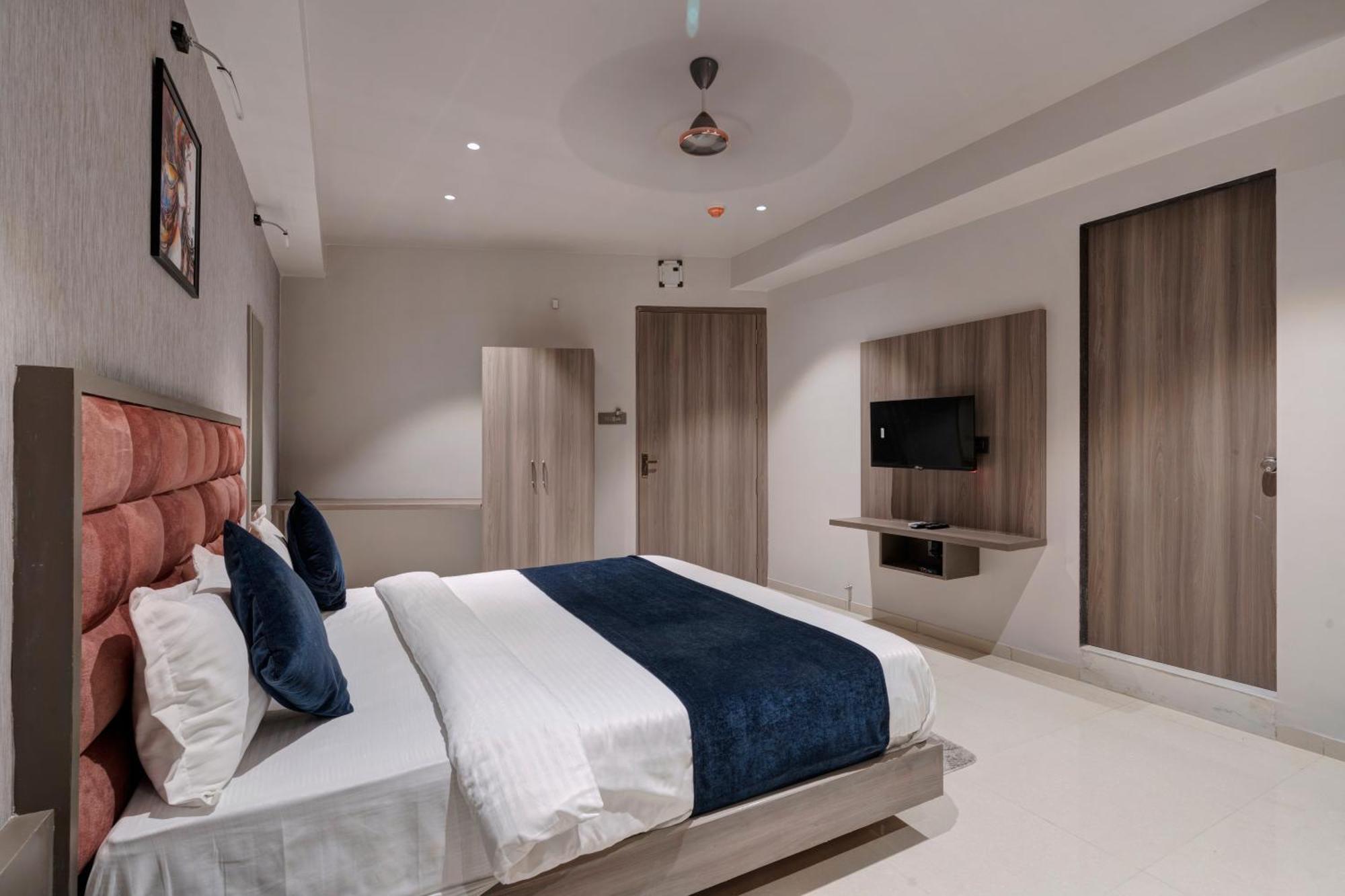 אחמדאבאד Hotel Sparsh Divine מראה חיצוני תמונה