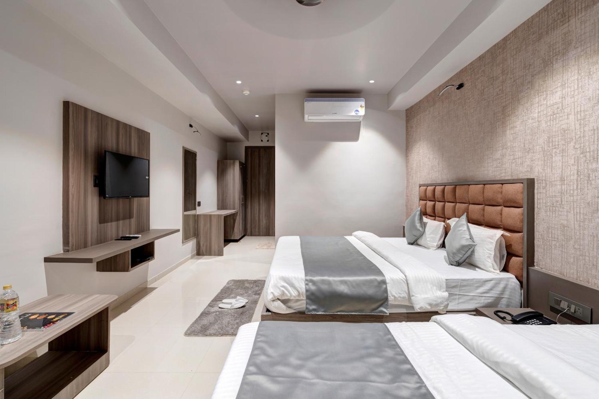 אחמדאבאד Hotel Sparsh Divine מראה חיצוני תמונה