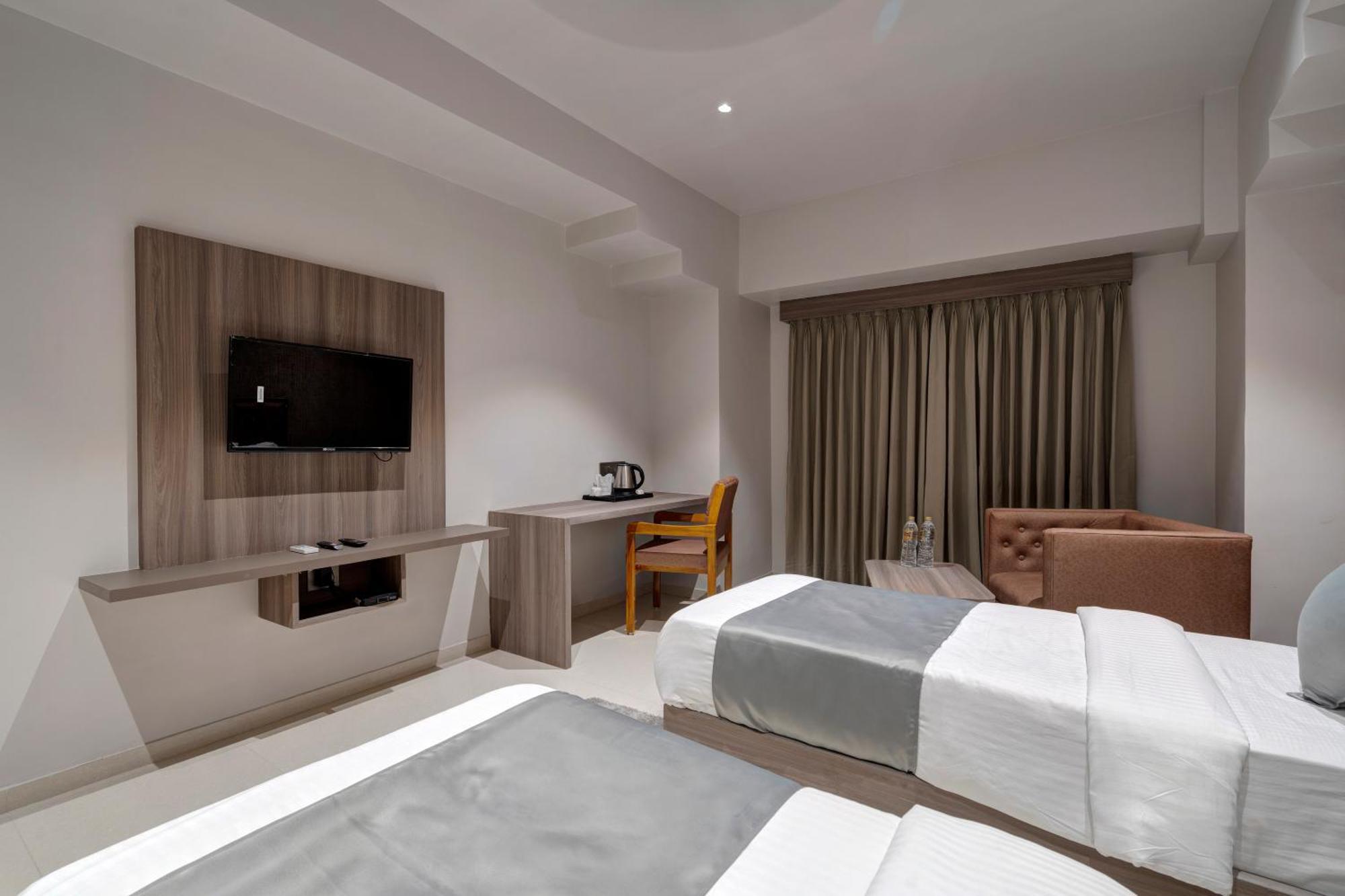 אחמדאבאד Hotel Sparsh Divine מראה חיצוני תמונה