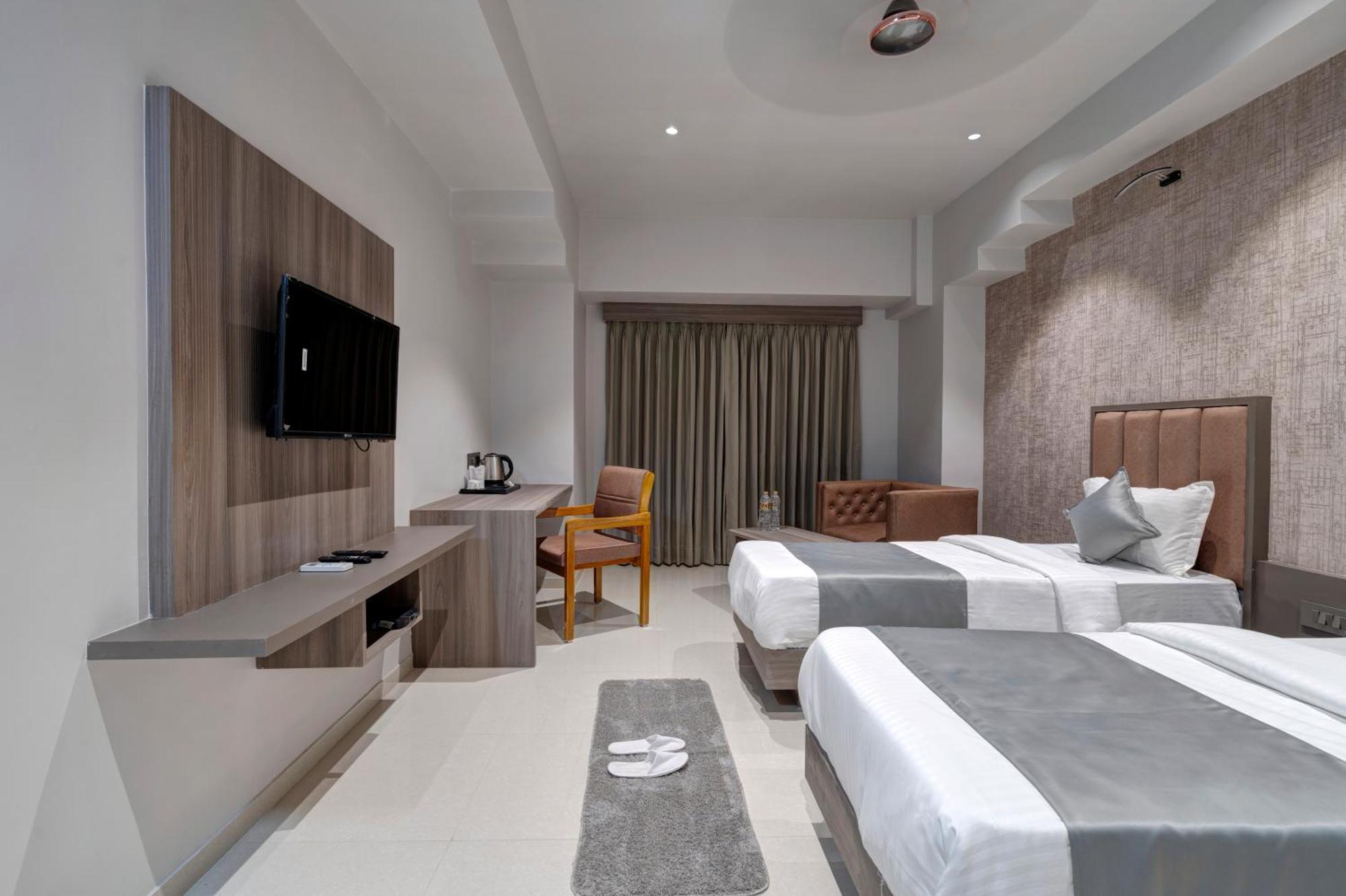 אחמדאבאד Hotel Sparsh Divine מראה חיצוני תמונה