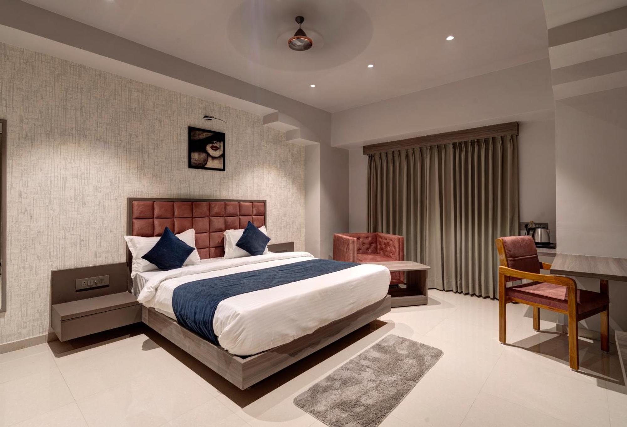 אחמדאבאד Hotel Sparsh Divine מראה חיצוני תמונה