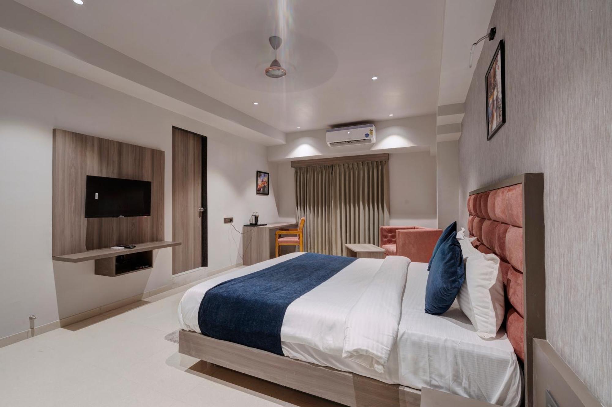 אחמדאבאד Hotel Sparsh Divine מראה חיצוני תמונה