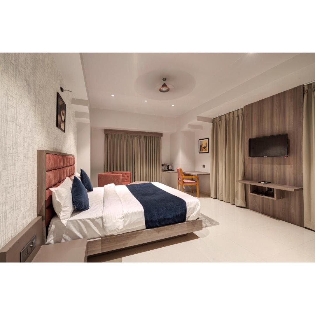 אחמדאבאד Hotel Sparsh Divine מראה חיצוני תמונה