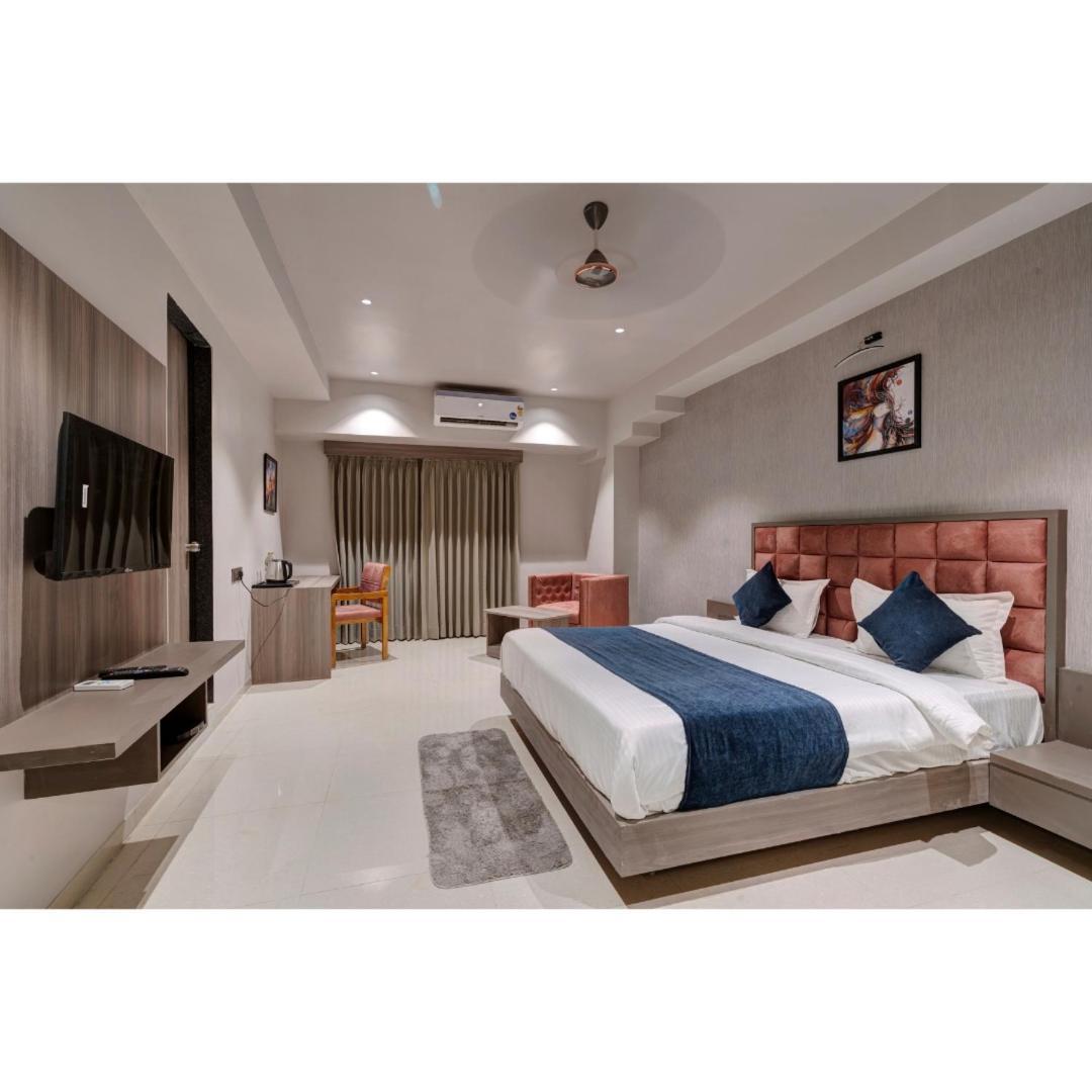 אחמדאבאד Hotel Sparsh Divine מראה חיצוני תמונה