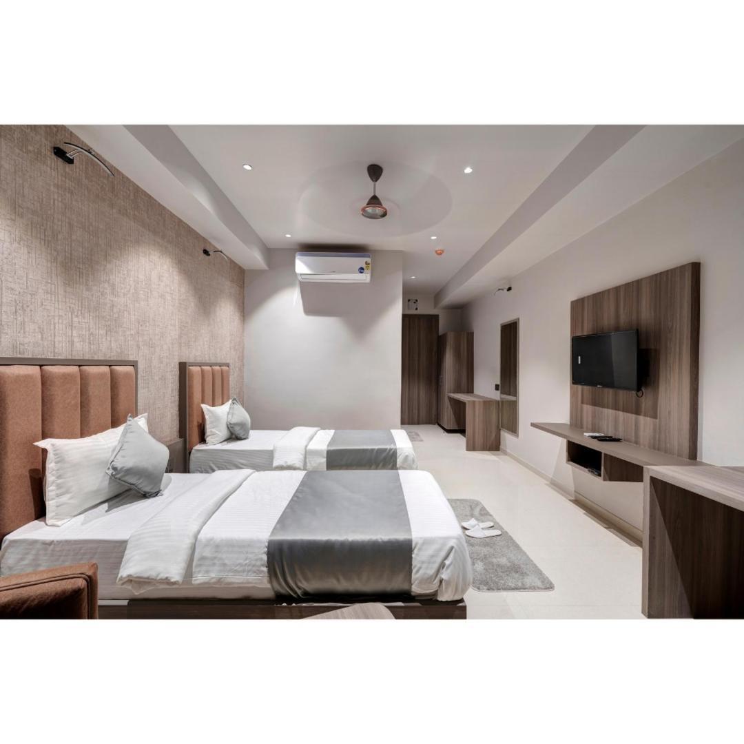 אחמדאבאד Hotel Sparsh Divine מראה חיצוני תמונה